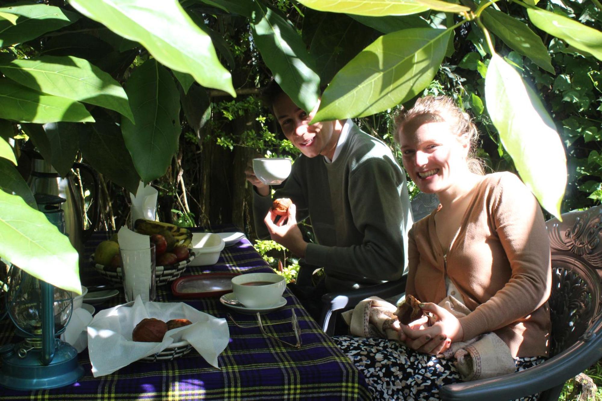 Under Volcanoes View Guest House Nyarugina 外观 照片