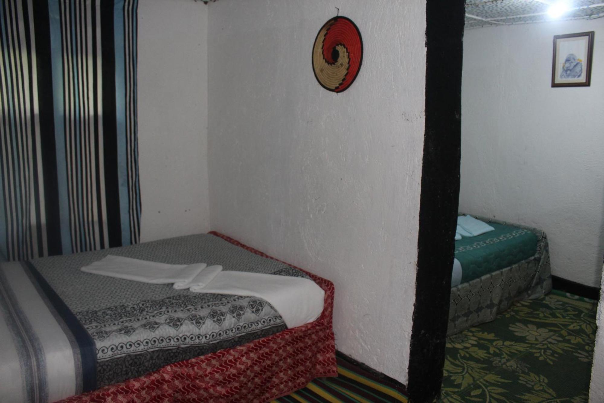 Under Volcanoes View Guest House Nyarugina 外观 照片